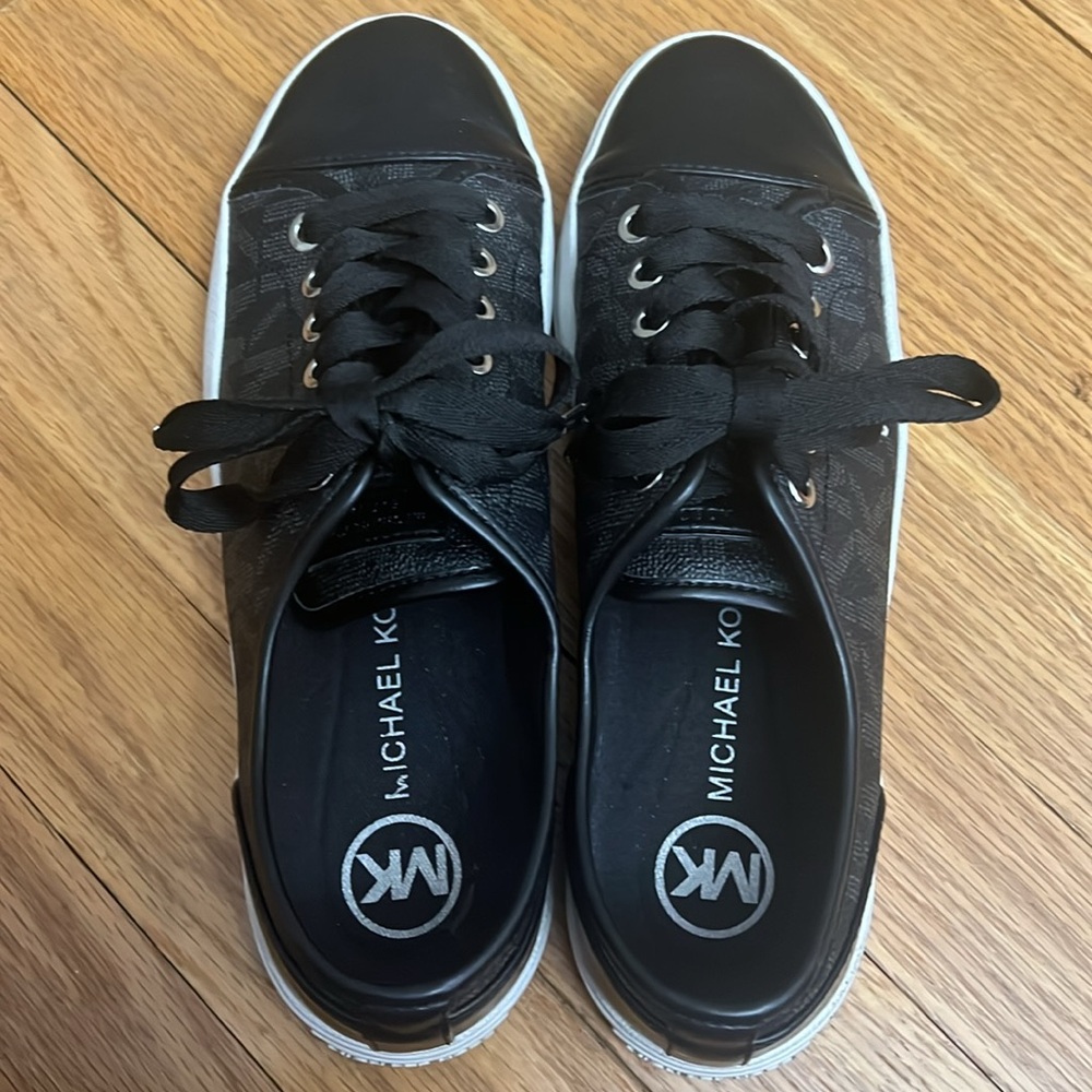 Michael Kors Sneakers - Picture 7 of 7